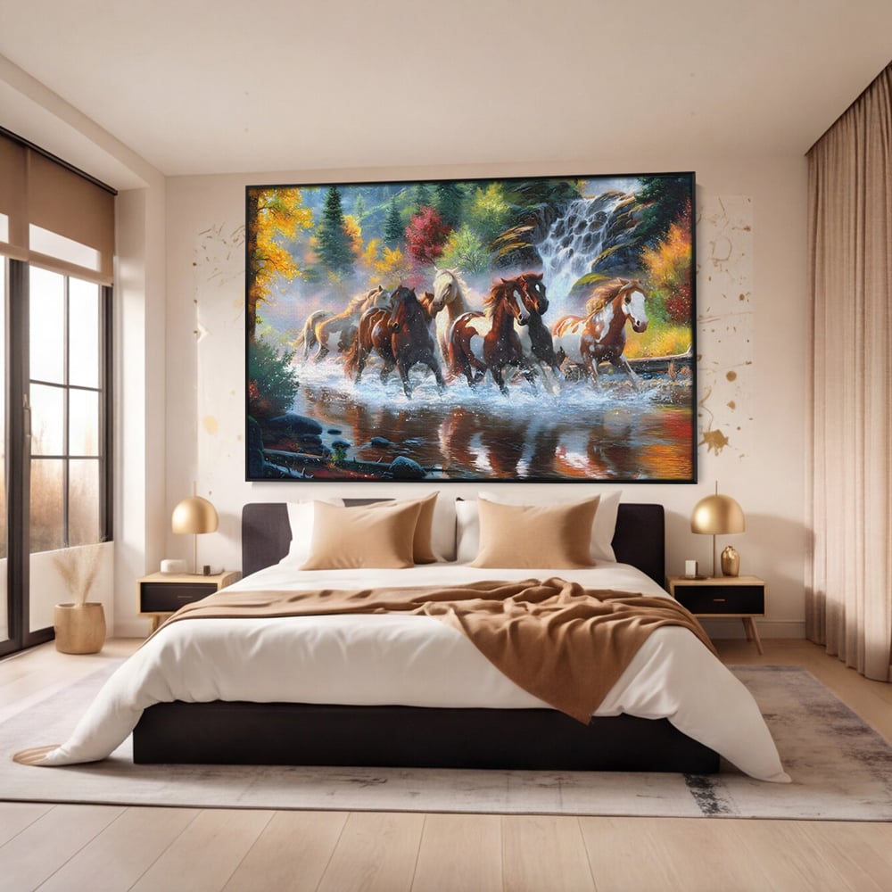 Tablou canvas cu tablou canvas cu cai galopand prin apa, in rama de aluminiu negru, pe perete intr-un dormitor